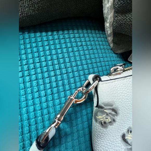 Blue flower coach crossbody purse - Picture 8 of 9